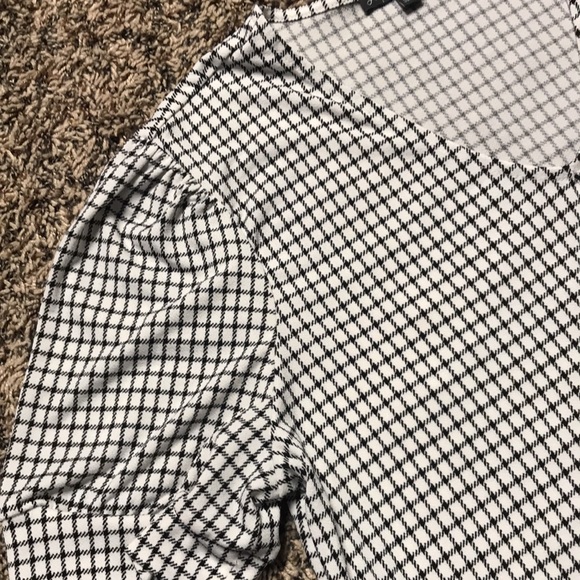 🐠Adrianna Papell Lightweight Flowy V Neck Ruched Sleeve Summer Top Size M NWOT! - Picture 3 of 5